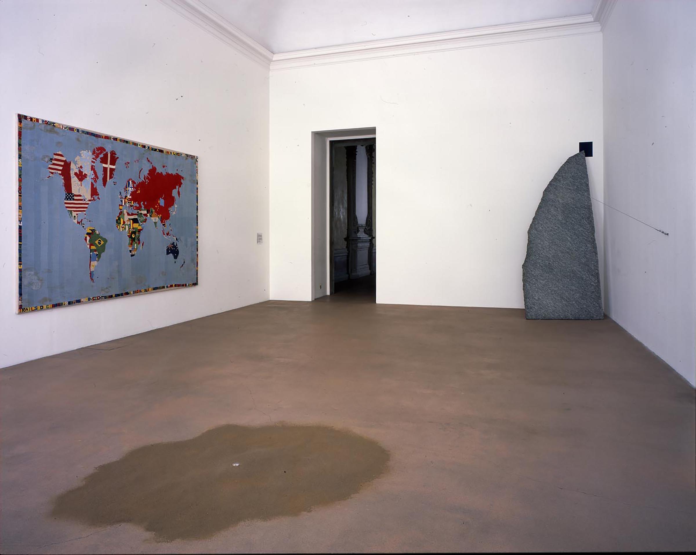 Alighiero Boetti, Mappa, 1971-73; Giovanni Anselmo, Mentre la terra si orienta, 1967-2007, Verso oltremare, 1984
